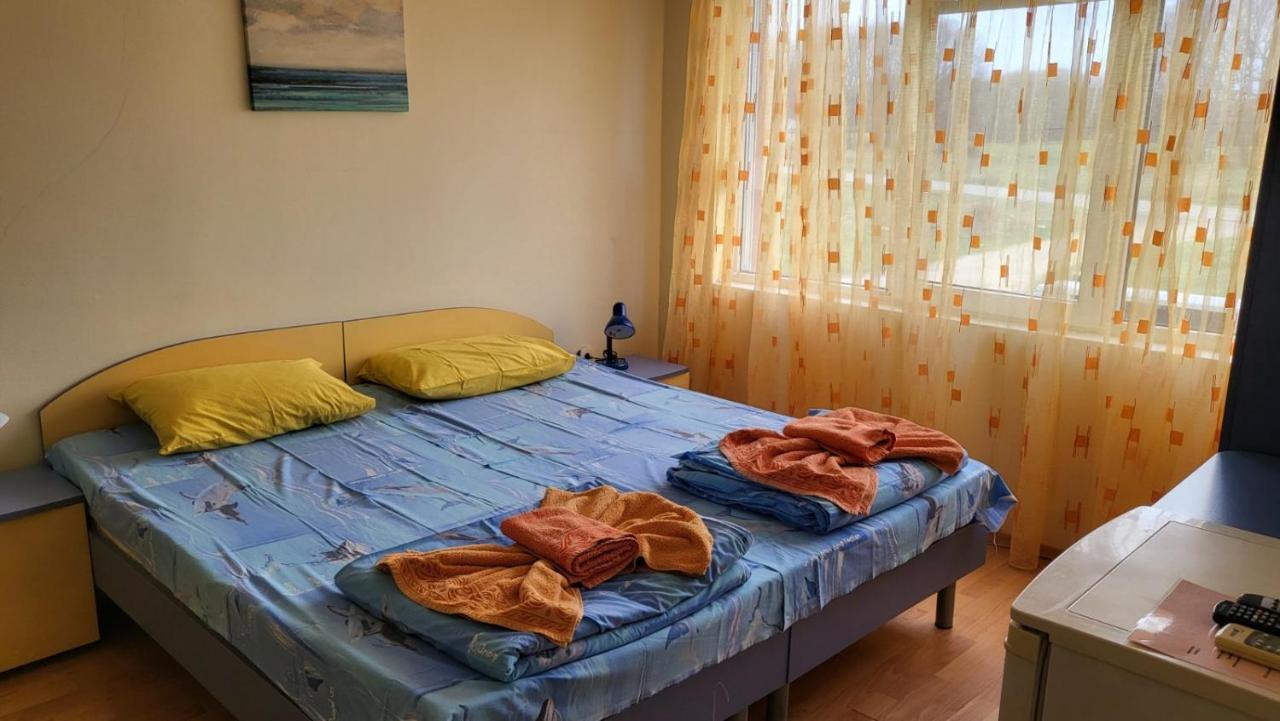 Къща За Гости Алекс Sinemoreț Exterior foto