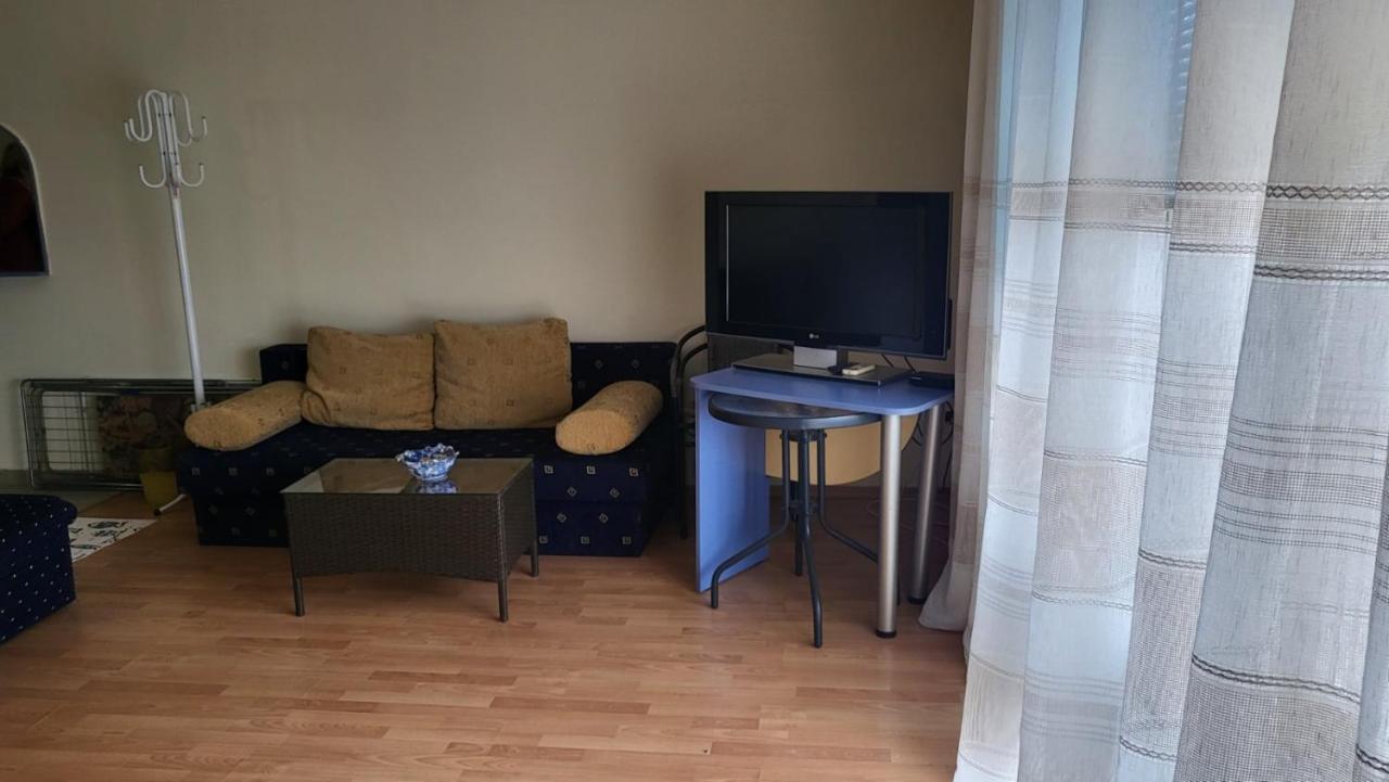 Къща За Гости Алекс Sinemoreț Exterior foto