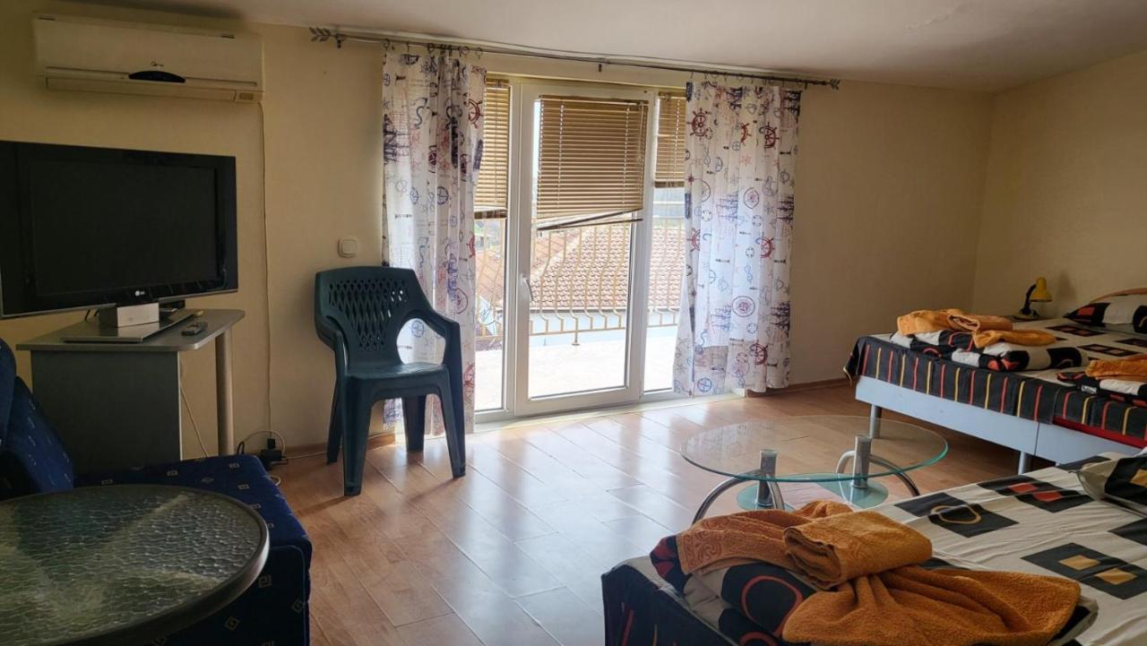Къща За Гости Алекс Sinemoreț Exterior foto